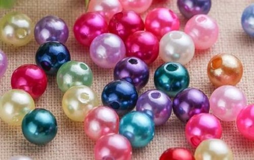 8月30日，加工活外放的正規(guī)公司，帶回家做的手工活，手工之家的加工體系離不開企業(yè)初心和加工人員的付出，圖為勵志珠珠繡串珠手工材料剪影