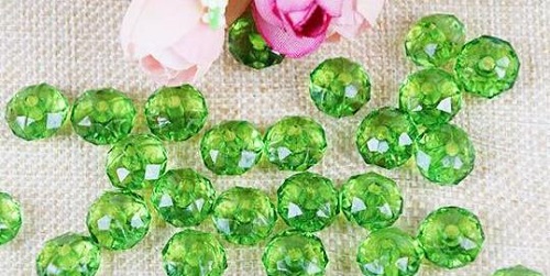 8月30日，加工活外放的正規(guī)公司，帶回家做的手工活，手工之家的加工體系離不開企業(yè)初心和加工人員的付出，圖為勵志珠珠繡串珠手工材料剪影