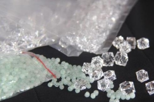 8月30日，加工活外放的正規(guī)公司，帶回家做的手工活，手工之家的加工體系離不開企業(yè)初心和加工人員的付出，圖為勵志珠珠繡串珠手工材料剪影