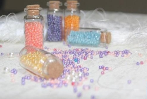 9月3日，想接正規(guī)廠家的手工活，在家做的手工活，手工之家的手工理念是非遺傳統(tǒng)手工珠繡的傳承，圖為勵(lì)志珠珠繡串珠手工材料剪影