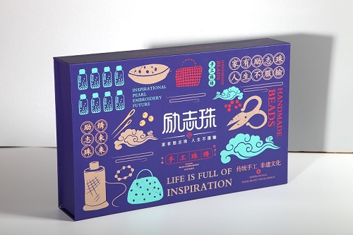 9月10日，手工活外發(fā)加工正規(guī)的廠家，正規(guī)供料的手工活，在手工之家做手工掙錢不擔(dān)心，圖為勵志珠珠繡串珠手工材料套件剪影