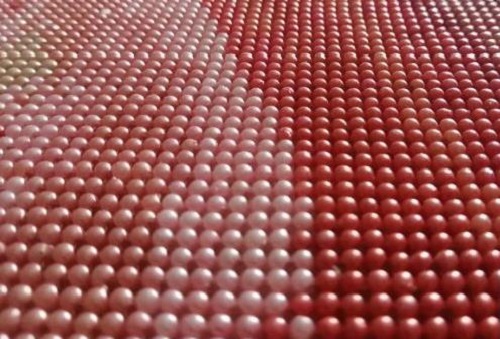 9月11日，帶回家做的手工活，想接正規(guī)廠家的手工活，傳承非遺傳統(tǒng)珠繡手工，手工之家與加工人員相互成就、緊密相連，圖為勵(lì)志珠珠繡手工產(chǎn)品細(xì)節(jié)剪影