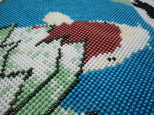 9月13日，想接正規(guī)廠家的手工活，在家做的手工活正規(guī)平臺，信任手工之家因?yàn)楹献髑暗恼J(rèn)真了解，圖為勵志珠珠繡手工產(chǎn)品細(xì)節(jié)剪影