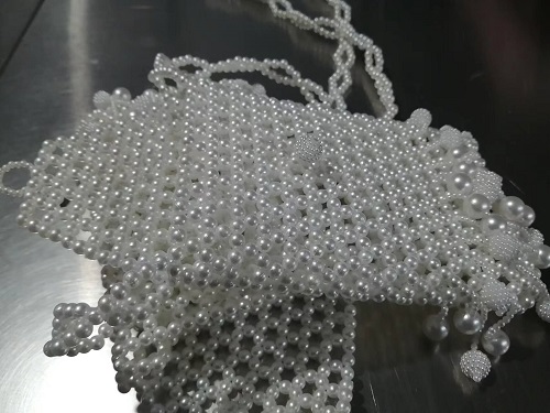 9月16日，帶回家做的手工活，在家做手工活掙錢，手工之家的成績是大家一起用付出換來的收獲，圖為勵志珠珠繡串珠手工產(chǎn)品剪影