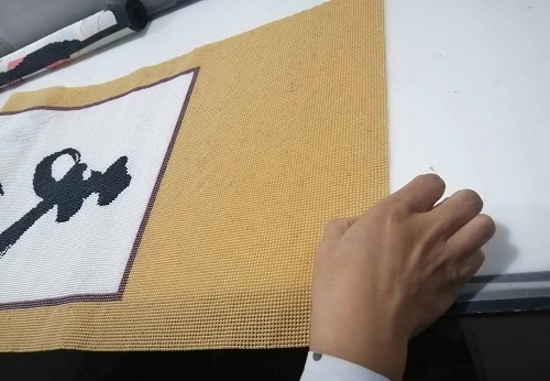 9月25日，可以帶回家做的手工活，在家做手工活掙錢，手工之家是大家居家就業(yè)創(chuàng)業(yè)的好選擇，圖為勵(lì)志珠珠繡串珠手工成品倉庫驗(yàn)收剪影