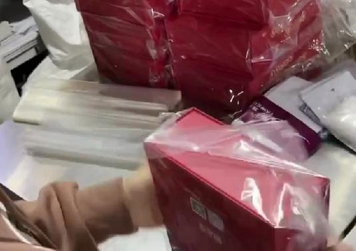 9月27日，純手工活外發(fā)加工項(xiàng)目，手工加工回收項(xiàng)目，讓產(chǎn)品合格，手工之家注重前期培訓(xùn)、驗(yàn)收標(biāo)準(zhǔn)明確，圖為勵(lì)志珠珠繡串珠手工材料發(fā)貨剪影