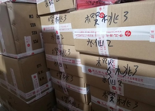 9月30日，想接正規(guī)廠家的手工活，手工活外發(fā)加工項(xiàng)目，很多人選擇手工之家手工創(chuàng)業(yè)成功，圖為勵(lì)志珠珠繡串珠手工材料倉庫備貨剪影