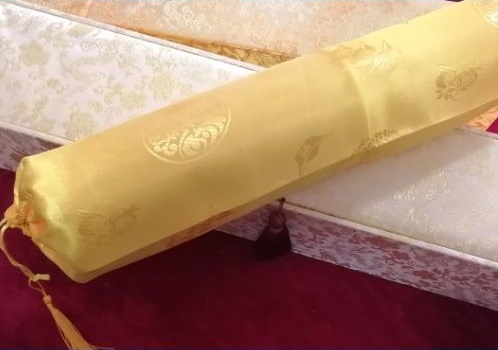 10月2日，在家做手工活掙錢，寄到家做的手工活，手工之家堅(jiān)持對(duì)珠繡非遺傳統(tǒng)手工的傳承和創(chuàng)新，圖為勵(lì)志珠珠繡串珠手工產(chǎn)品及外包裝剪影