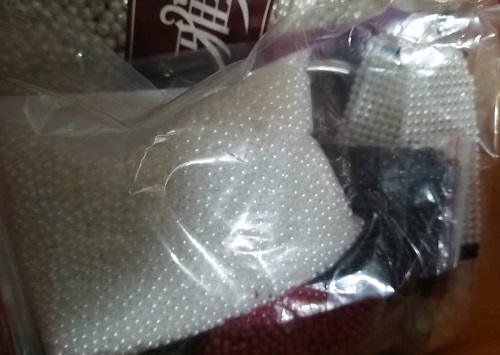 10月3日，接手工活訂單的平臺，可以帶回家做的手工活，加工沒難度，剛做手工之家的珠繡串珠手工活要注意什么？圖為勵志珠珠繡串珠小手工產(chǎn)品材料剪影