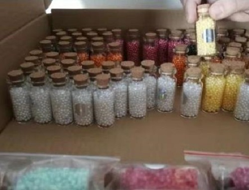 10月4日，手工兼職招聘帶回家做，手工活外發(fā)加工，積極扶持，手工之家的這個(gè)項(xiàng)目是很多人創(chuàng)業(yè)的好選擇，圖為勵(lì)志珠珠繡串珠手工材料剪影