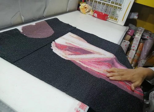 10月6日，加工活外放的正規(guī)公司，手工活外發(fā)加工正規(guī)的廠家，干凈、自由，常年有活兒，手工之家的手工活是適合在家做的手工活，圖為勵志珠珠繡成品倉庫驗收剪影