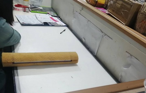 10月7日，寄到家做的手工活，正規(guī)手工活外發(fā)加工項(xiàng)目，在手工之家，質(zhì)量和收入是成正比的，圖為勵(lì)志珠珠繡手工成品倉庫驗(yàn)貨拆除包裝剪影