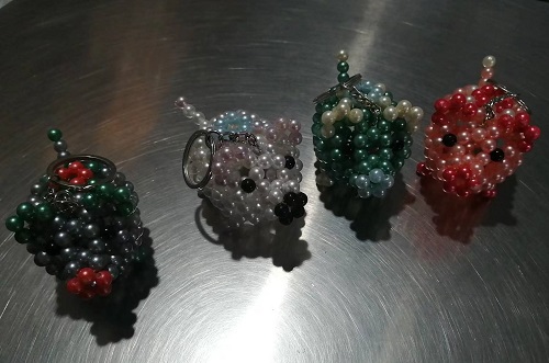 10月10日，寄到家做的手工活，手工串珠兼職，加工材料郵寄提供，手工之家這樣做，圖為勵(lì)志珠珠繡串珠手工產(chǎn)品剪影