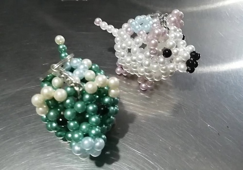 10月10日，寄到家做的手工活，手工串珠兼職，加工材料郵寄提供，手工之家這樣做，圖為勵(lì)志珠珠繡串珠手工產(chǎn)品剪影