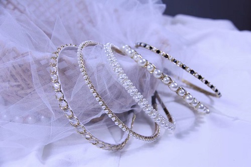 10月16日，農(nóng)村手工活加工項目，可靠的手工活外發(fā)，與手工之家合作，放心居家掙錢，圖為勵志珠珠繡串珠手工產(chǎn)品剪影