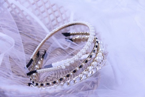 10月16日，農(nóng)村手工活加工項目，可靠的手工活外發(fā)，與手工之家合作，放心居家掙錢，圖為勵志珠珠繡串珠手工產(chǎn)品剪影