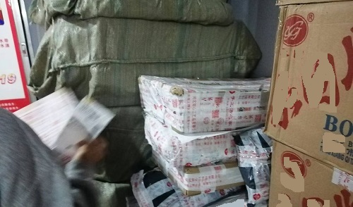 10月17日，代加工手工活，在家兼職手工活，越來越多人在手工之家做珠繡串珠手工掙錢，圖為勵志珠珠繡串珠成品倉庫剪影