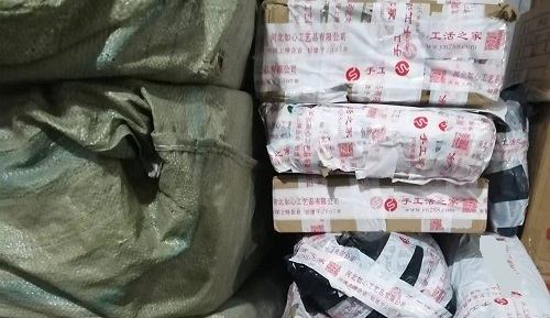 10月17日，代加工手工活，在家兼職手工活，越來越多人在手工之家做珠繡串珠手工掙錢，圖為勵志珠珠繡串珠成品倉庫剪影