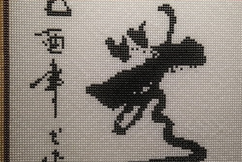 10月21日，純手工創(chuàng)業(yè)項(xiàng)目，正規(guī)可靠的在家手工項(xiàng)目，手工之家的加工人員有推薦，圖為勵志珠珠繡串珠手工產(chǎn)品剪影