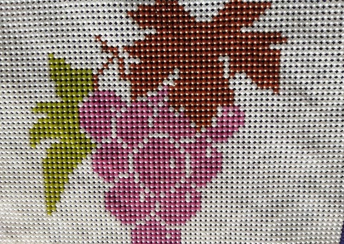 10月23日，帶回家做的手工創(chuàng)業(yè)項(xiàng)目，靈活就業(yè)可信可靠，手工之家的珠繡串珠手工可以網(wǎng)上合作嗎？圖為勵(lì)志珠珠繡串珠手工產(chǎn)品剪影