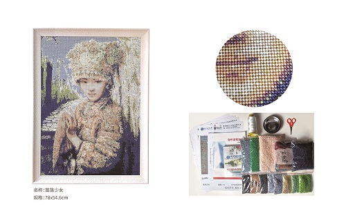 10月24日，靈活就業(yè)創(chuàng)業(yè)，手工加工回收項目，手工之家的加工費結(jié)算讓人踏實，圖為勵志珠珠繡串珠手工產(chǎn)品剪影