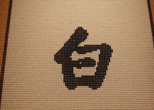 10月26日，想居家手工掙錢(qián)，串珠活居家就業(yè)創(chuàng)業(yè)，手工之家對(duì)加工人員有這樣的要求，圖為勵(lì)志珠珠繡串珠手工產(chǎn)品細(xì)節(jié)剪影