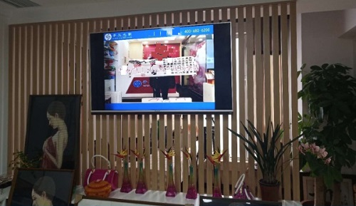 10月29日，靈活就業(yè)，這個(gè)手工項(xiàng)目拿回家做，勵(lì)志珠珠繡串珠手工技能真的很簡(jiǎn)單嗎？圖為手工之家辦公環(huán)境剪影