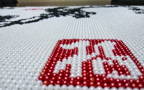 11月1日，居家創(chuàng)業(yè)項目，在家做的手工，加工人員找到手工之家的方式有很多種，圖為勵志珠珠繡串珠手工產品剪影