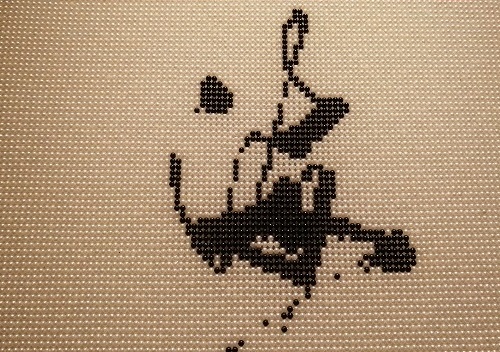 11月2日，寄到家做的手工項(xiàng)目，在家做手工掙錢，手工之家助推大家靈活就業(yè)創(chuàng)業(yè)夢(mèng)想，圖為勵(lì)志珠珠繡串珠手工產(chǎn)品細(xì)節(jié)剪影