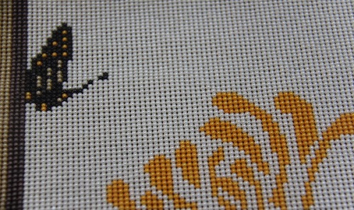 11月3日，帶回家做的手工項(xiàng)目，靈活就業(yè)串珠手工，手工之家的手工事業(yè)發(fā)展前景好所以受歡迎，圖為勵(lì)志珠珠繡串珠手工產(chǎn)品細(xì)節(jié)剪影