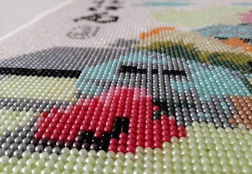 11月4日，正規(guī)手工加工回收項目，靈活就業(yè)創(chuàng)業(yè)，手工之家對各項服務(wù)都很重視，圖為勵志珠珠繡串珠手工產(chǎn)品剪影