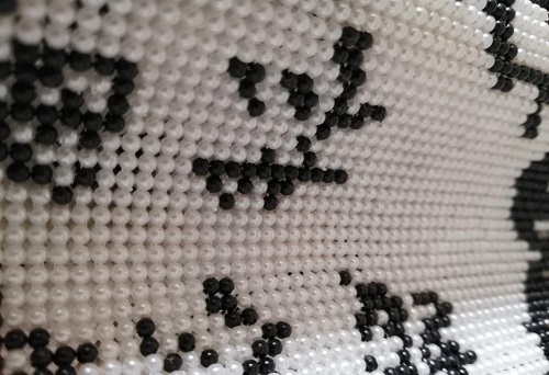 11月7日，老年人在家能做的兼職，串珠手工兼職，手工之家的珠繡串珠副業(yè)長期穩(wěn)定，圖為勵志珠珠繡串珠手工產(chǎn)品剪影