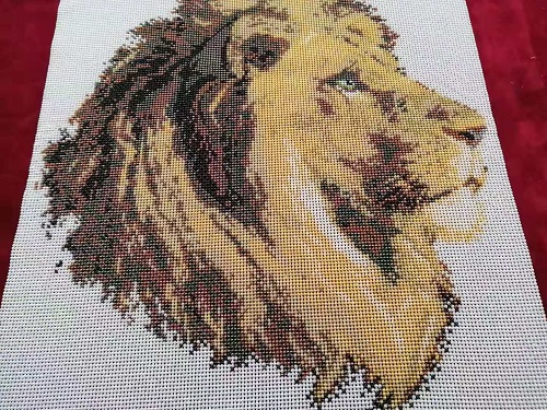 11月11日，拿回家做的手工副業(yè)，在家做手工掙錢(qián)，與手工之家合作是要簽訂正規(guī)合同的，圖為勵(lì)志珠珠繡串珠手工產(chǎn)品剪影