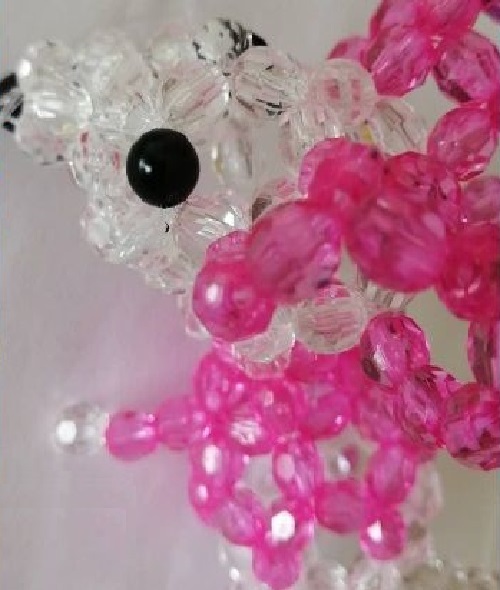 11月13日，正規(guī)好做的手工項目，居家副業(yè)掙錢，手工之家的珠繡串珠是純手工，人們喜歡，圖為勵志珠珠繡串珠手工產(chǎn)品剪影