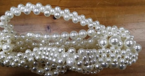 1月14日，在家做手工掙錢，靈活就業(yè)創(chuàng)業(yè)，很多人選擇手工之家后居家手工收入好，圖為勵志珠珠繡串珠手工產(chǎn)品剪影