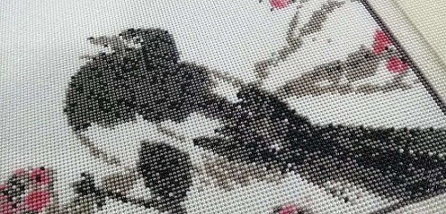 11月21日，帶回家做的手工項(xiàng)目，居家副業(yè)項(xiàng)目，手工之家的手工事業(yè)踏實(shí)、有優(yōu)勢，圖為勵(lì)志珠珠繡串珠手工產(chǎn)品剪影