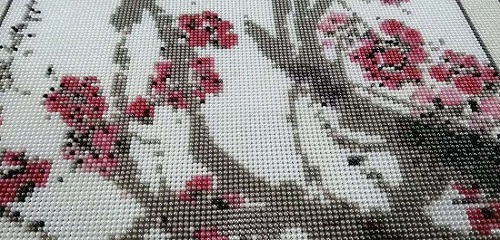 11月21日，帶回家做的手工項(xiàng)目，居家副業(yè)項(xiàng)目，手工之家的手工事業(yè)踏實(shí)、有優(yōu)勢，圖為勵(lì)志珠珠繡串珠手工產(chǎn)品剪影