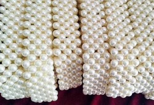 11月22日，拿回家做的手工，在家做手工掙錢，靈活就業(yè)創(chuàng)業(yè)選重視產(chǎn)品銷售的手工之家，圖為勵(lì)志珠珠繡串珠手工產(chǎn)品剪影