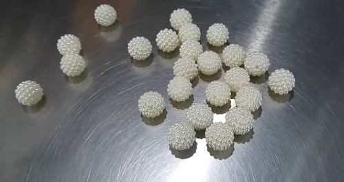 11月24日，帶回家做的手工項(xiàng)目，居家靈活就業(yè)的好副業(yè)，手工之家堅(jiān)持事業(yè)和方向很正確，圖為勵(lì)志珠珠繡串珠手工材料剪影