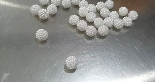 11月24日，帶回家做的手工項(xiàng)目，居家靈活就業(yè)的好副業(yè)，手工之家堅(jiān)持事業(yè)和方向很正確，圖為勵(lì)志珠珠繡串珠手工材料剪影