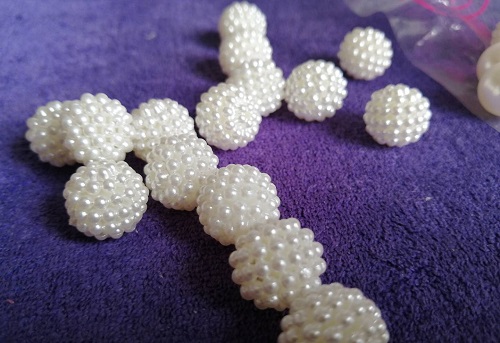 11月24日，帶回家做的手工項(xiàng)目，居家靈活就業(yè)的好副業(yè)，手工之家堅(jiān)持事業(yè)和方向很正確，圖為勵(lì)志珠珠繡串珠手工材料剪影