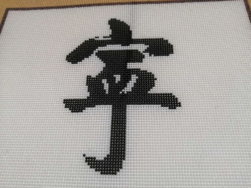 11月30日，穩(wěn)定可靠的手工項目，靈活就業(yè)做手工掙錢，在手工之家好學(xué)好做更要認(rèn)真去做，圖為勵志珠珠繡串珠手工產(chǎn)品剪影