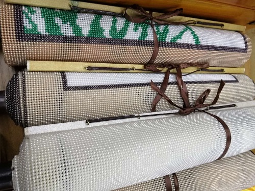 12月6日，帶回家做的手工項(xiàng)目，在家做手工靈活就業(yè)創(chuàng)業(yè)，男士女士做手工之家的手工有什么區(qū)別，圖為勵(lì)志珠珠繡串珠手工產(chǎn)品剪影