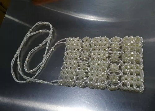 12月8日，手工加工回收項(xiàng)目，居家靈活就業(yè)，剛做手工之家的珠繡手工注意事項(xiàng)，圖為勵(lì)志珠珠繡串珠手工產(chǎn)品剪影