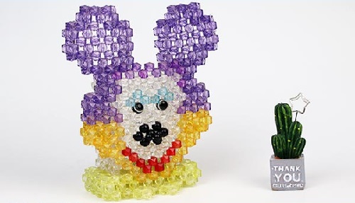 1月12日，手工加工回收項(xiàng)目，正規(guī)可靠的純手工項(xiàng)目，手工之家的手工事業(yè)是個(gè)系統(tǒng)工程，圖為勵(lì)志珠珠繡串珠手工產(chǎn)品剪影