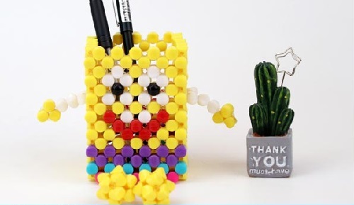 1月12日，手工加工回收項(xiàng)目，正規(guī)可靠的純手工項(xiàng)目，手工之家的手工事業(yè)是個(gè)系統(tǒng)工程，圖為勵(lì)志珠珠繡串珠手工產(chǎn)品剪影