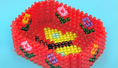 1月15日，拿回家做的手工項(xiàng)目，靈活就業(yè)串珠手工，手工之家移動(dòng)銷售新平臺(tái)同樣適合大家空閑時(shí)間在家做，圖為勵(lì)志珠珠繡串珠手工產(chǎn)品剪影