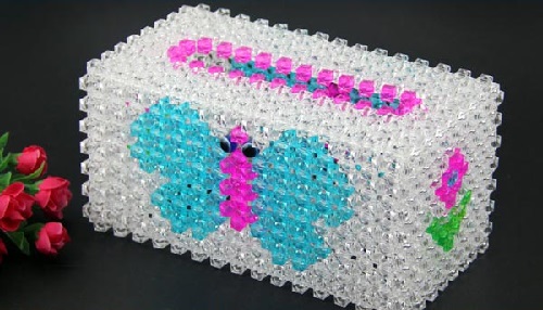 1月17日，在家做手工掙錢，靈活就業(yè)好手工項(xiàng)目，手工之家的純手工項(xiàng)目是一個(gè)整體，有前景，圖為勵(lì)志珠珠繡串珠手工產(chǎn)品剪影