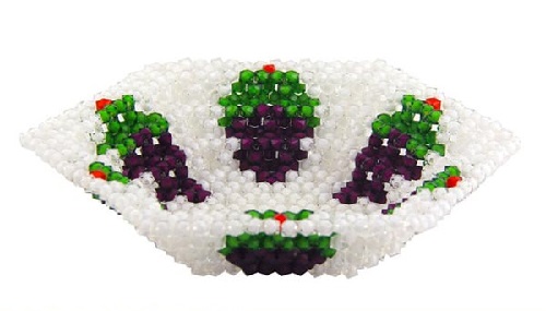 1月18日，正規(guī)手工項目，靈活就業(yè)好選擇，手工之家是個大家庭，大家每一個人都是重要成員，圖為勵志珠珠繡串珠手工產(chǎn)品剪影