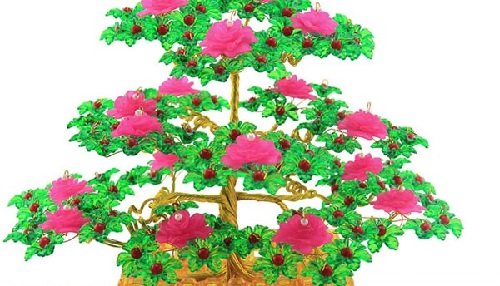 1月19日，純手工串珠項(xiàng)目，居家專(zhuān)兼職的好副業(yè)，靈活就業(yè)手工，手工之家堅(jiān)持對(duì)傳統(tǒng)手工文化的傳承和創(chuàng)新，圖為勵(lì)志珠珠繡串珠手工產(chǎn)品剪影